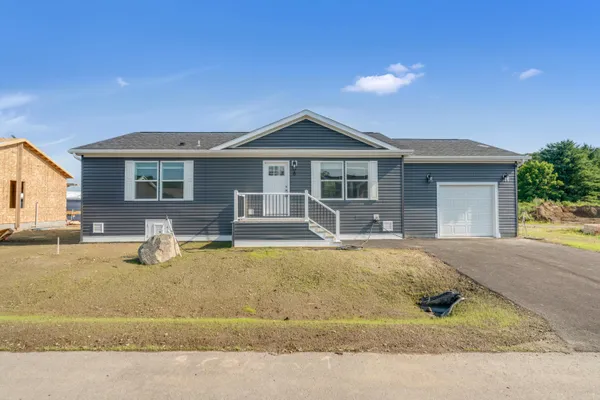 $299,900 | 8 Colony Lane, Kittery, ME 03904