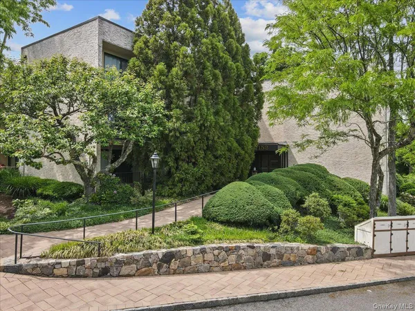 $279,000 | 152 Overlook Avenue, Unit 2C, Peekskill, NY 10566