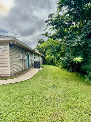 a view of a house with a yard