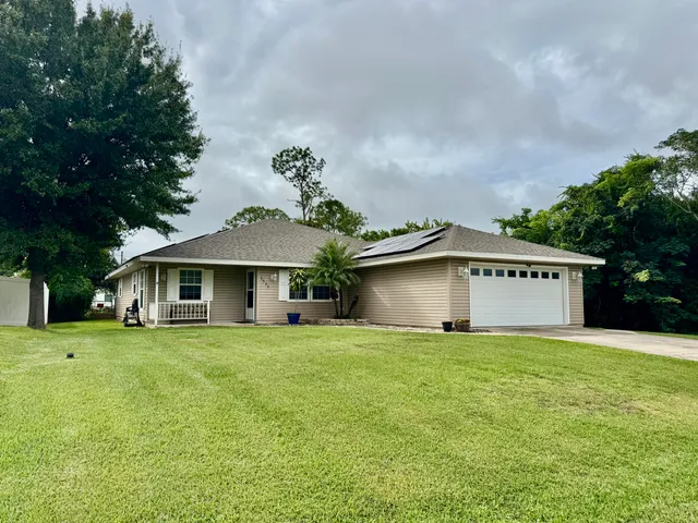 $299,000 | 1521 Lancia Avenue, Sebring, FL 33872