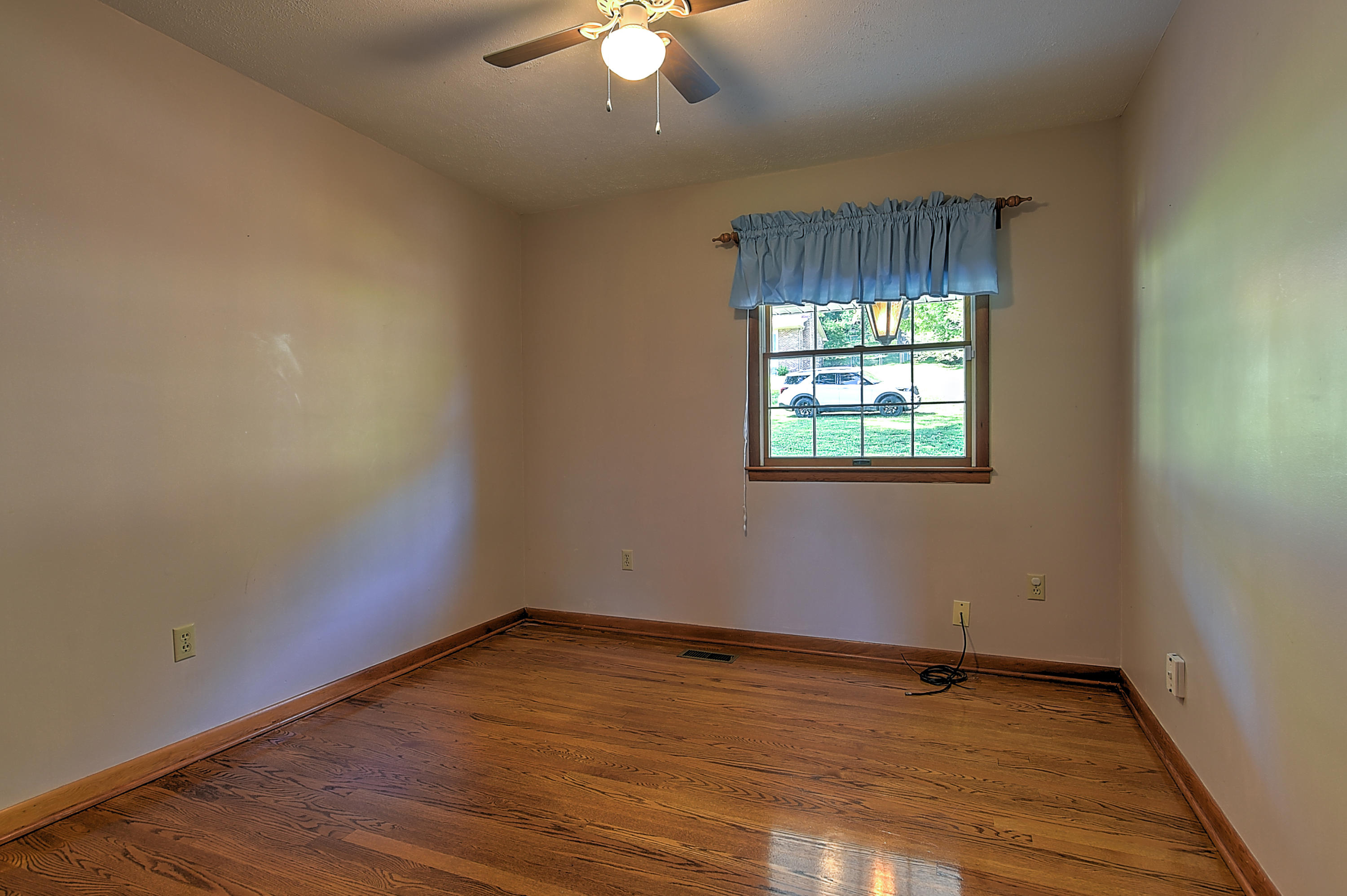 637 Foothills Road Kingsport, TN 37663 - Photo 13 of 35 foothills_-17