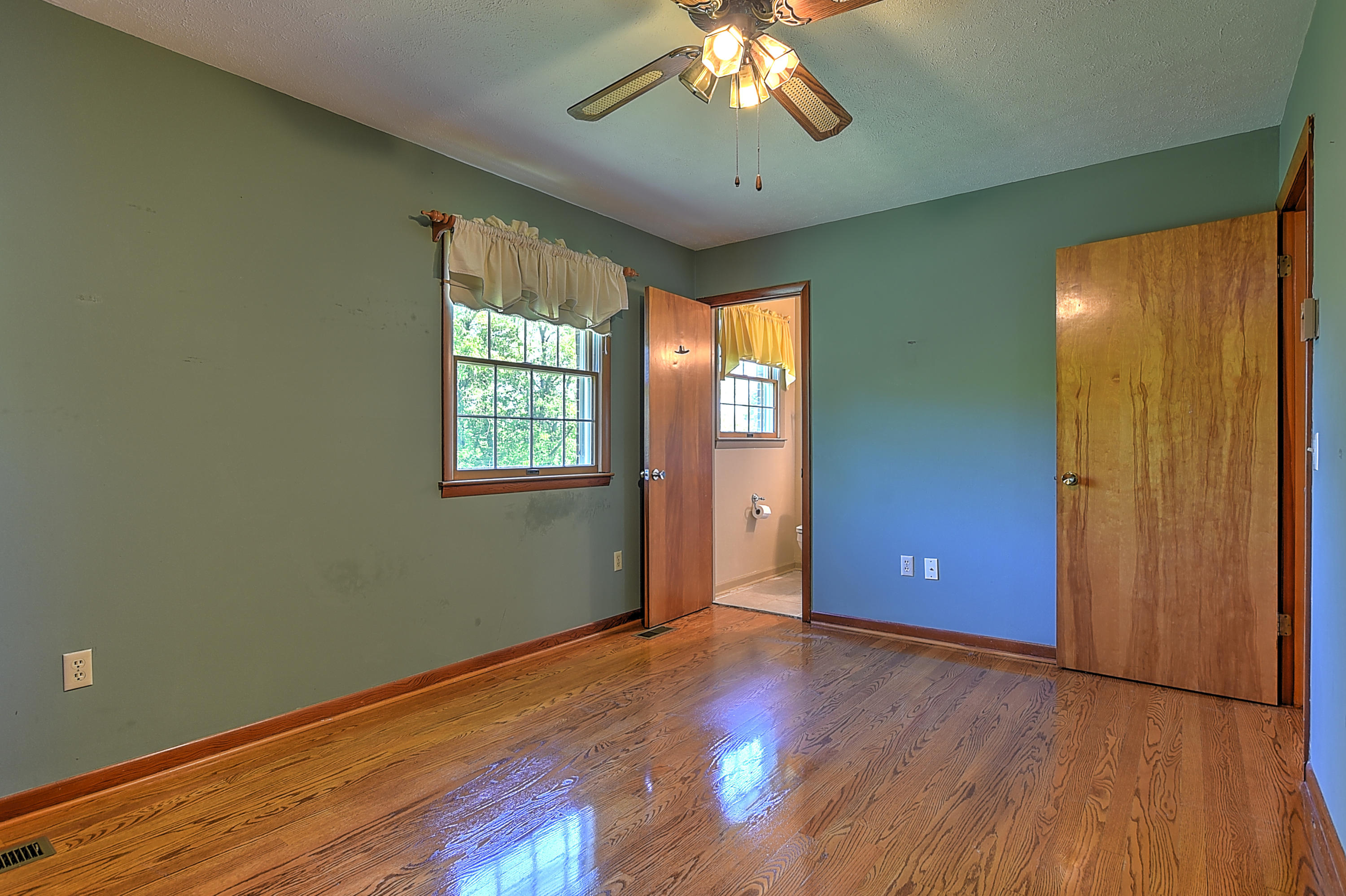 637 Foothills Road Kingsport, TN 37663 - Photo 18 of 35 foothills_-25