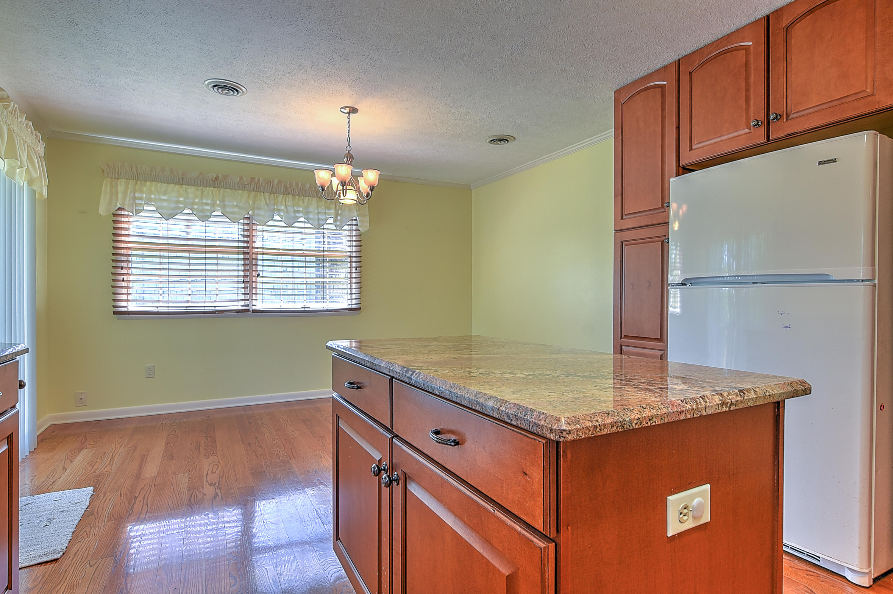 637 Foothills Road Kingsport, TN 37663 - Photo 5 of 35 foothills_-9