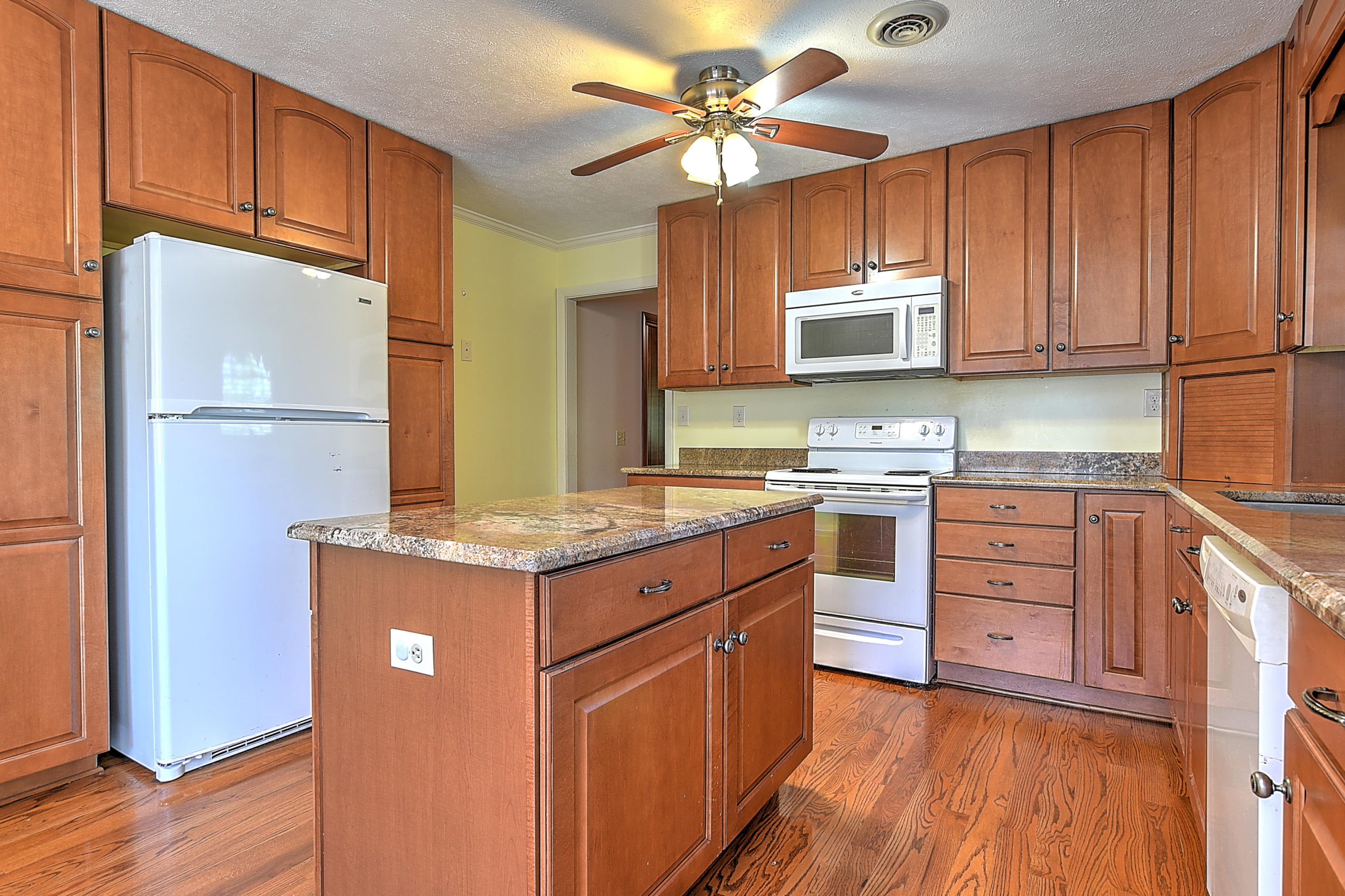 637 Foothills Road Kingsport, TN 37663 - Photo 6 of 35 foothills_-10