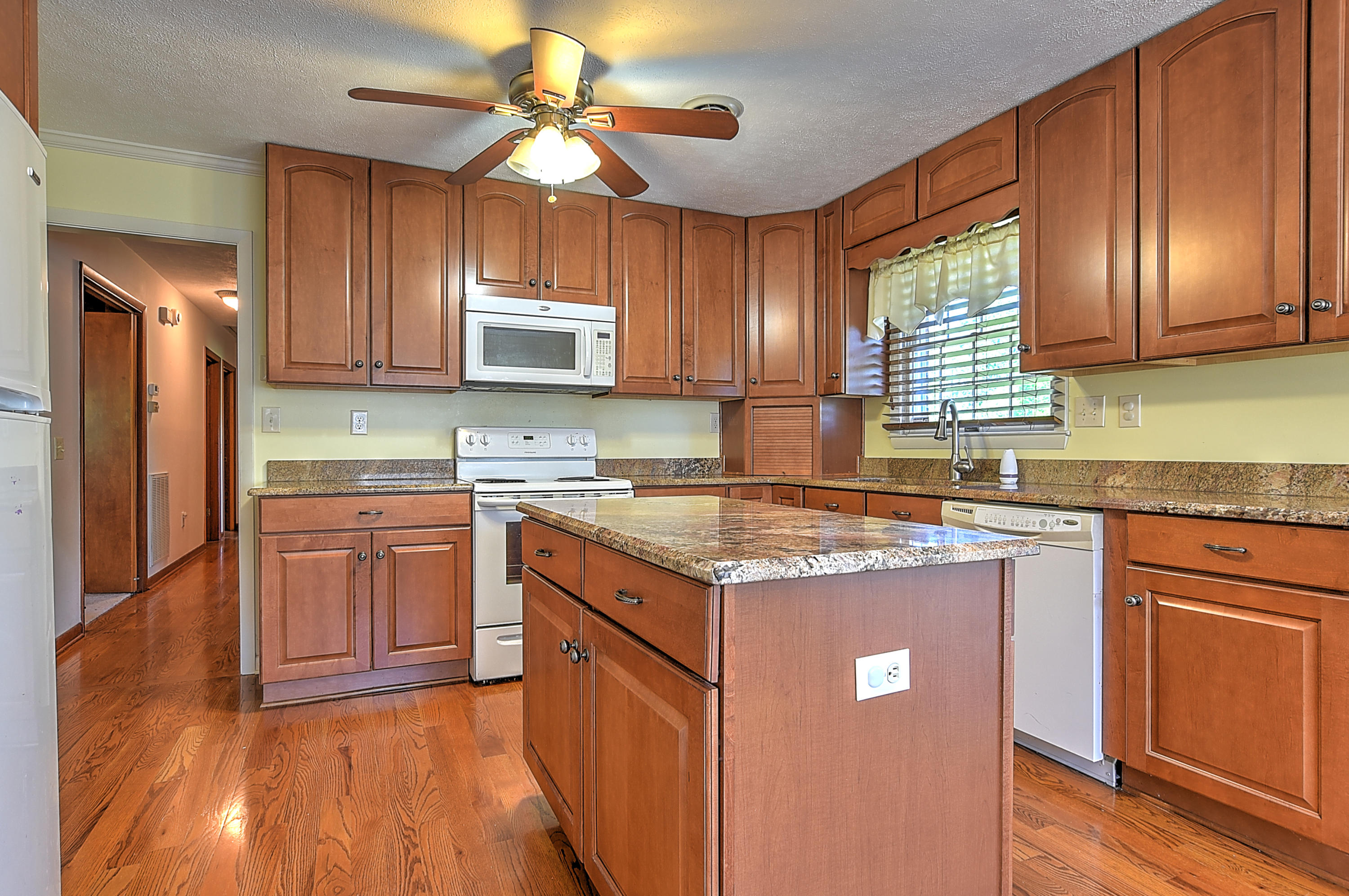 637 Foothills Road Kingsport, TN 37663 - Photo 7 of 35 foothills_-11