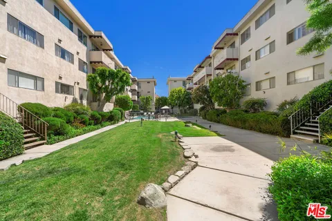 $565,000 | 5353 Yarmouth Avenue, Unit 105, Encino, CA 91316