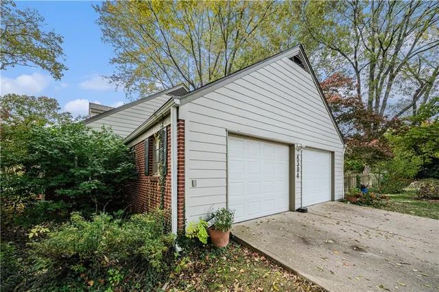 $595,000 | 4304 Brookridge Drive, Fairway, KS 66205