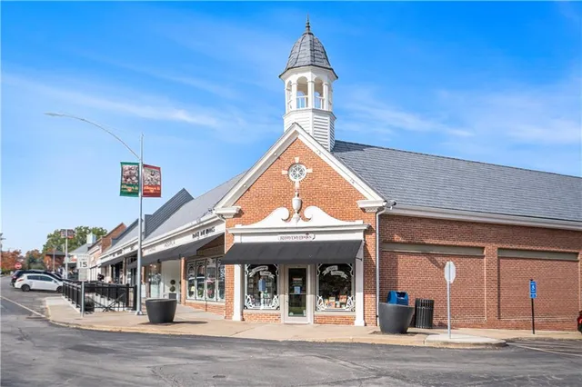 $595,000 | 4304 Brookridge Drive, Fairway, KS 66205