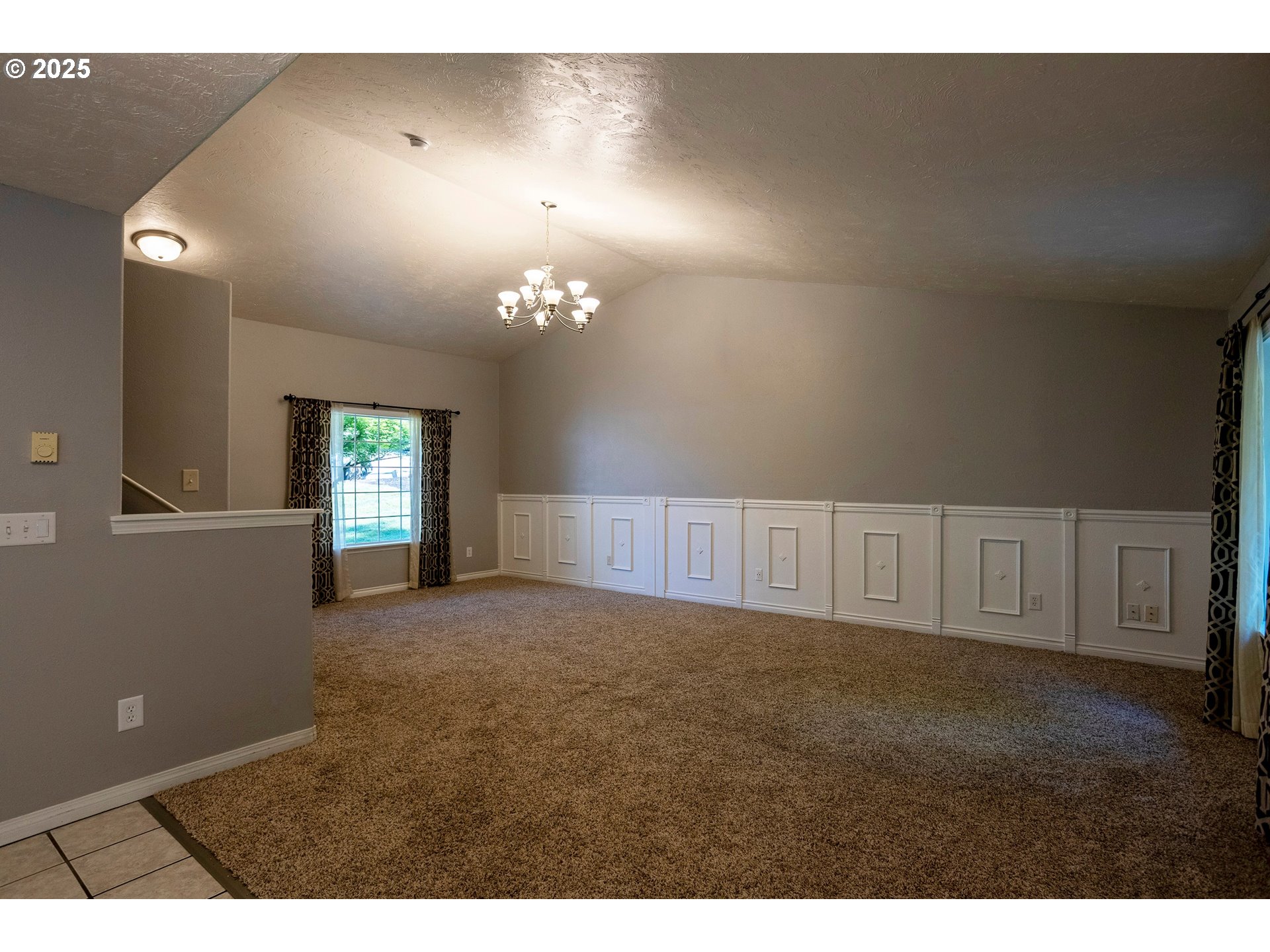 572 South 67th Street Springfield, OR 97478 - Photo 5 of 30 Living Room
