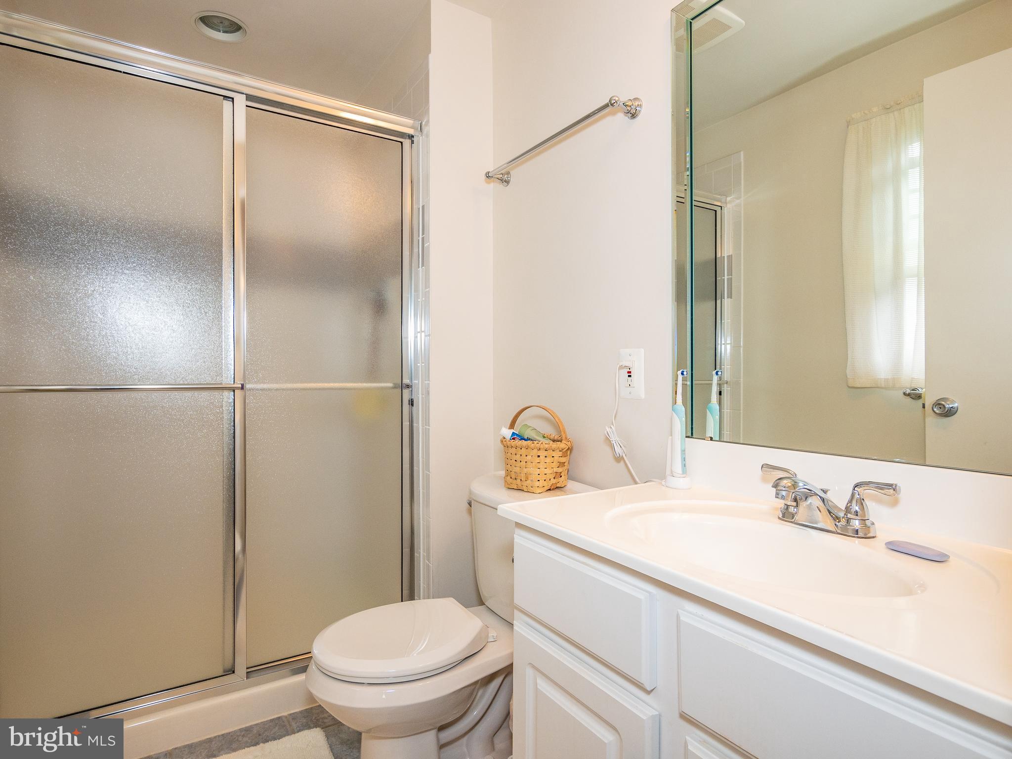 5242 Eliots Oak Road Columbia, MD 21044 - Photo 20 of 30 Owners' bathing area