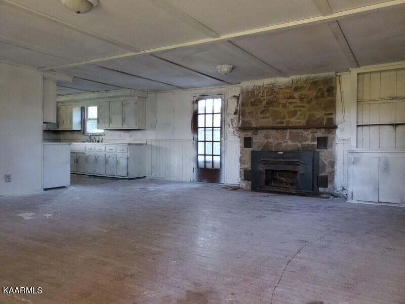 293 Randolph Fridley Road Sweetwater, TN 37874 - Photo 3 of 10 LIVING ROOM