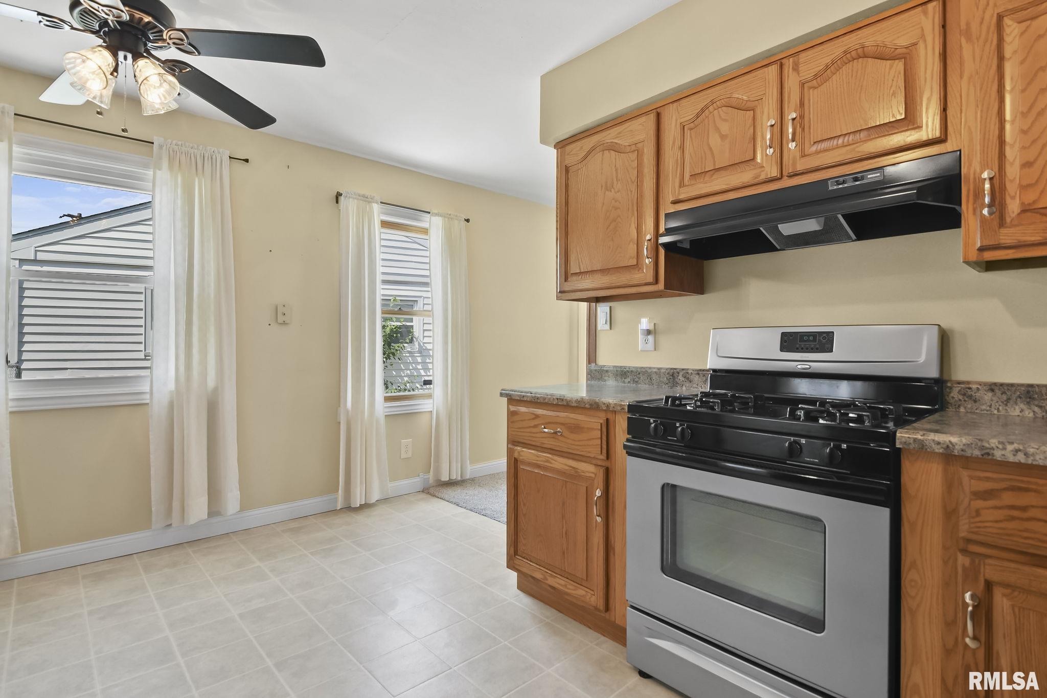 1712 Albert Street Springfield, IL 62702 - Photo 10 of 28