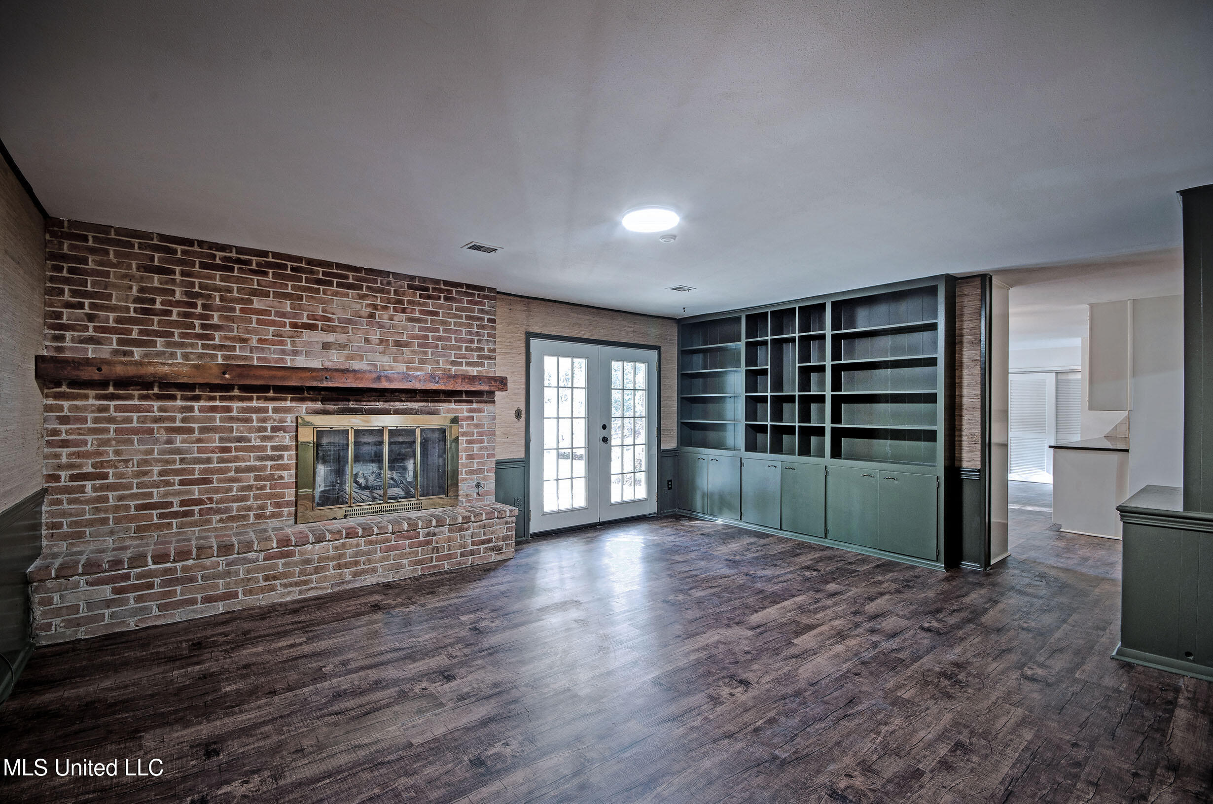 1951 Aztec Drive Jackson, MS 39211 - Photo 12 of 31 Living Room 3