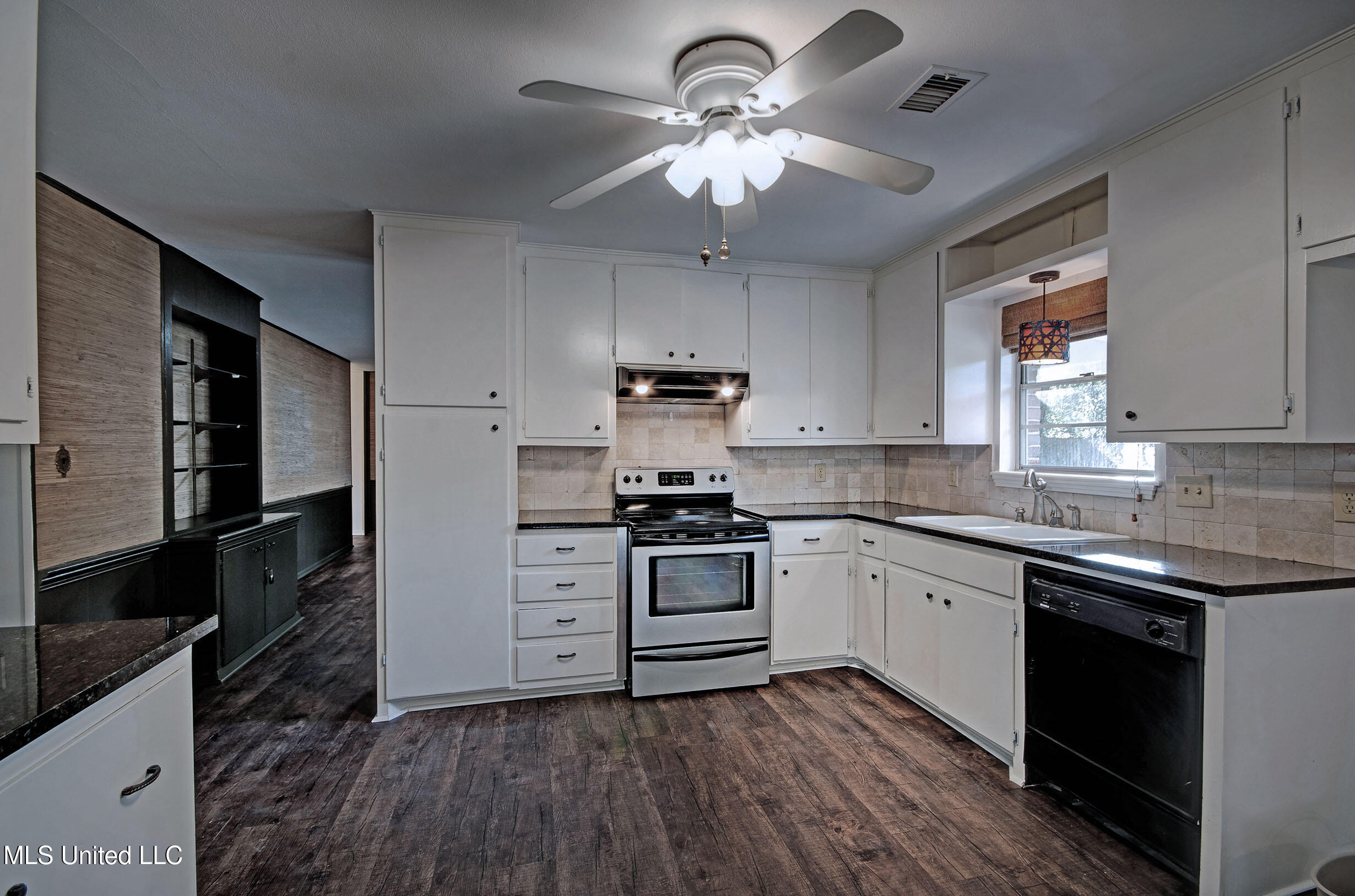 1951 Aztec Drive Jackson, MS 39211 - Photo 5 of 31 Kitchen1