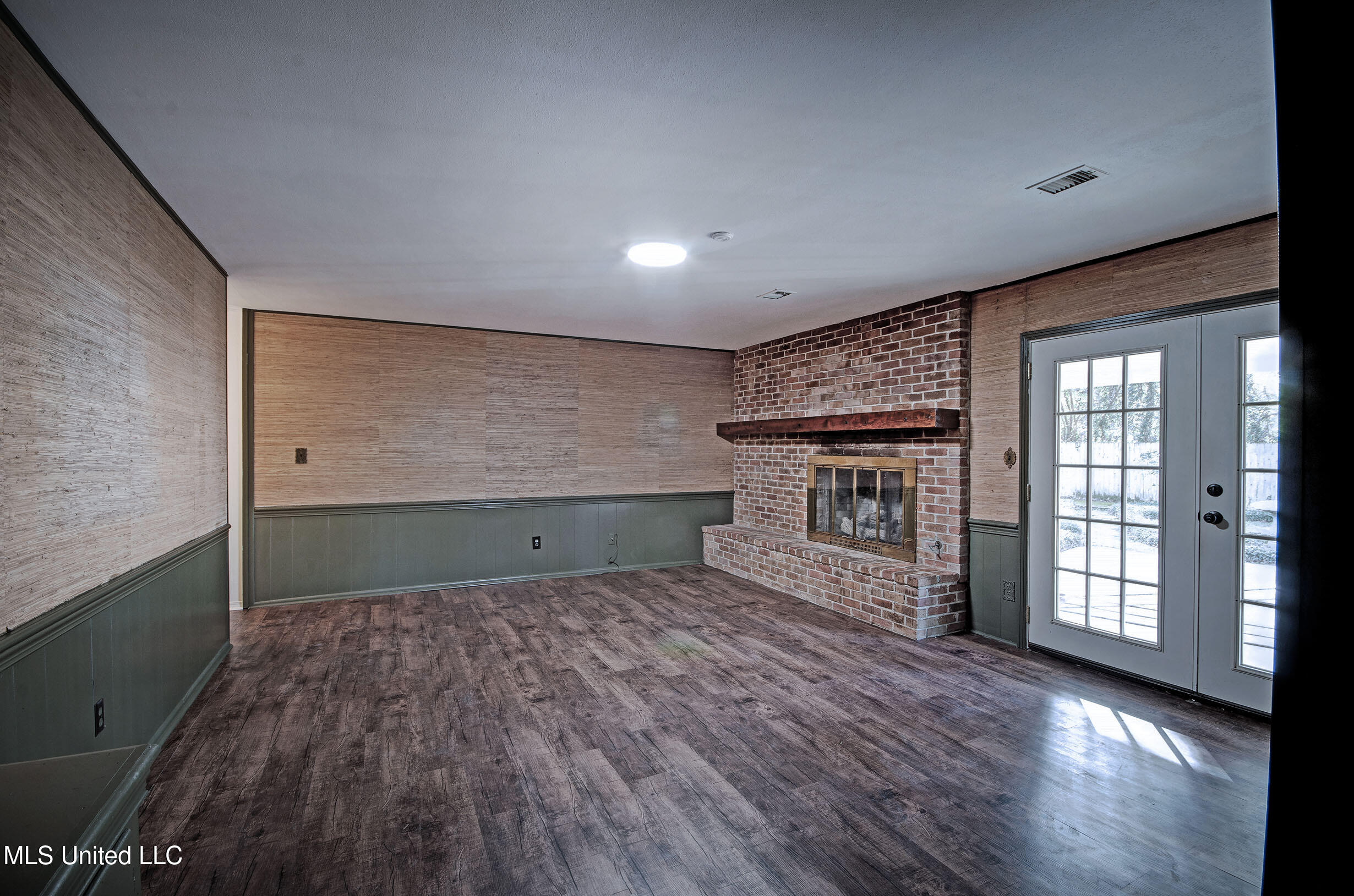 1951 Aztec Drive Jackson, MS 39211 - Photo 10 of 31 Living Room1