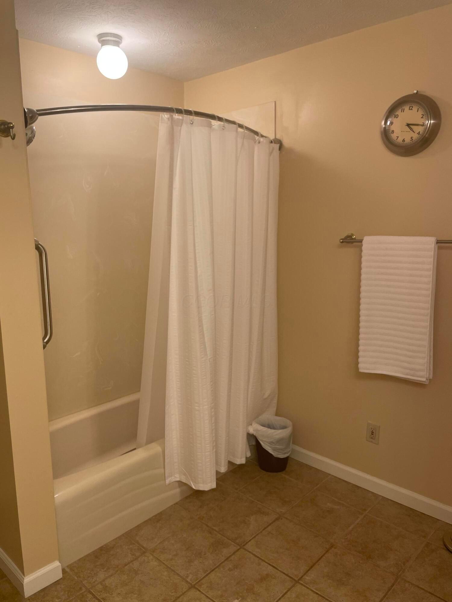 3033 Linmuth Drive West Springfield, OH 45503 - Photo 18 of 22 2ND FLOOR BATH