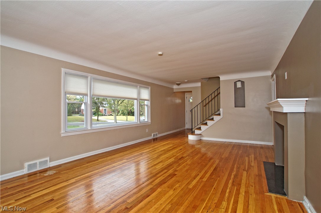 21015 Halworth Road Beachwood, OH 44122 - Photo 2 of 28