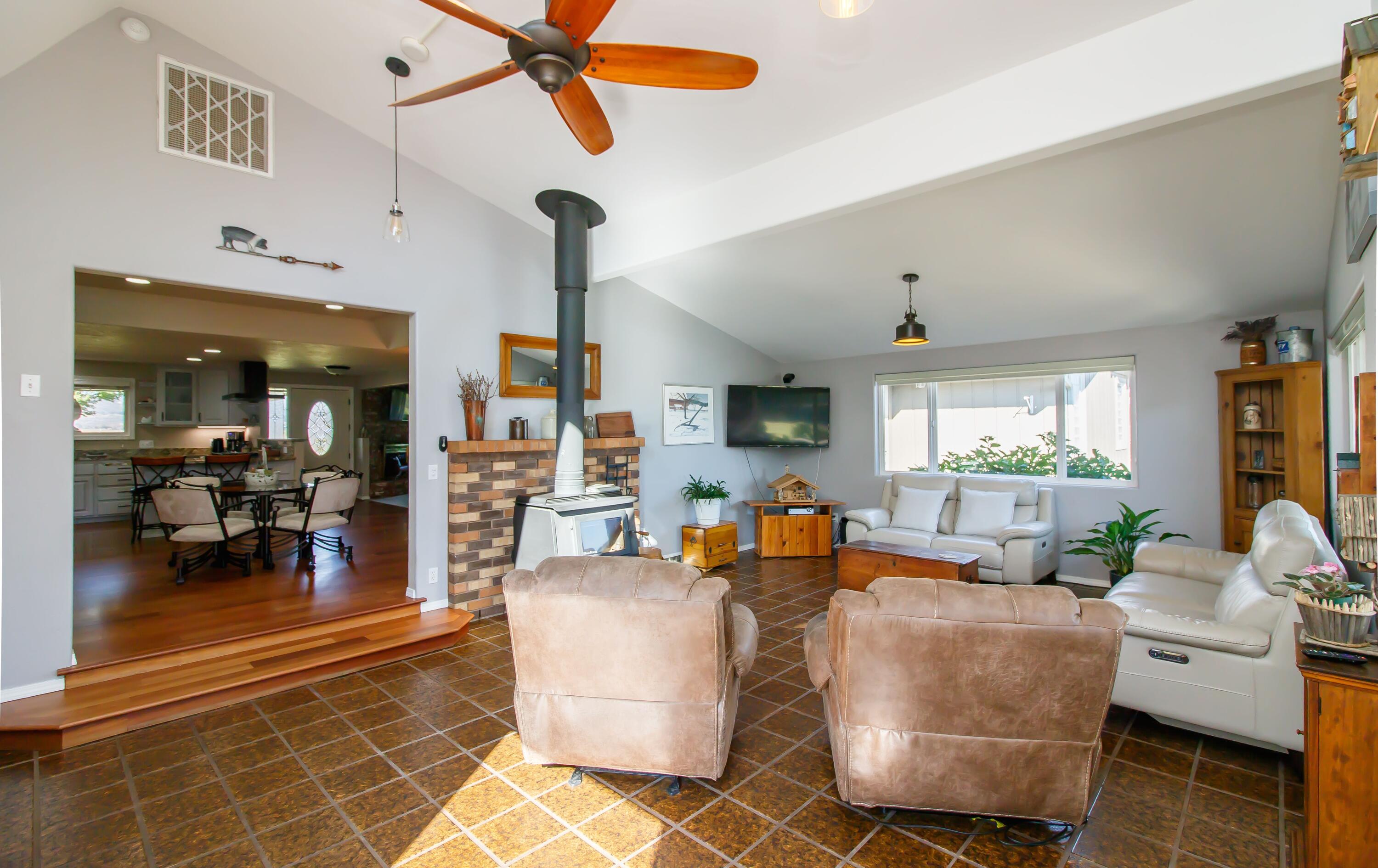 3685 Coleman Creek Road Medford, OR 97501 - Photo 17 of 54 cole 16