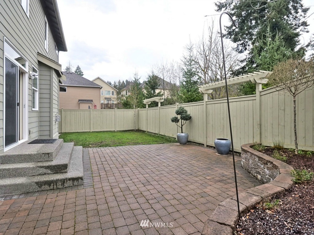 5403 Northeast 17th Street Renton, WA 98059 - Photo 14 of 15