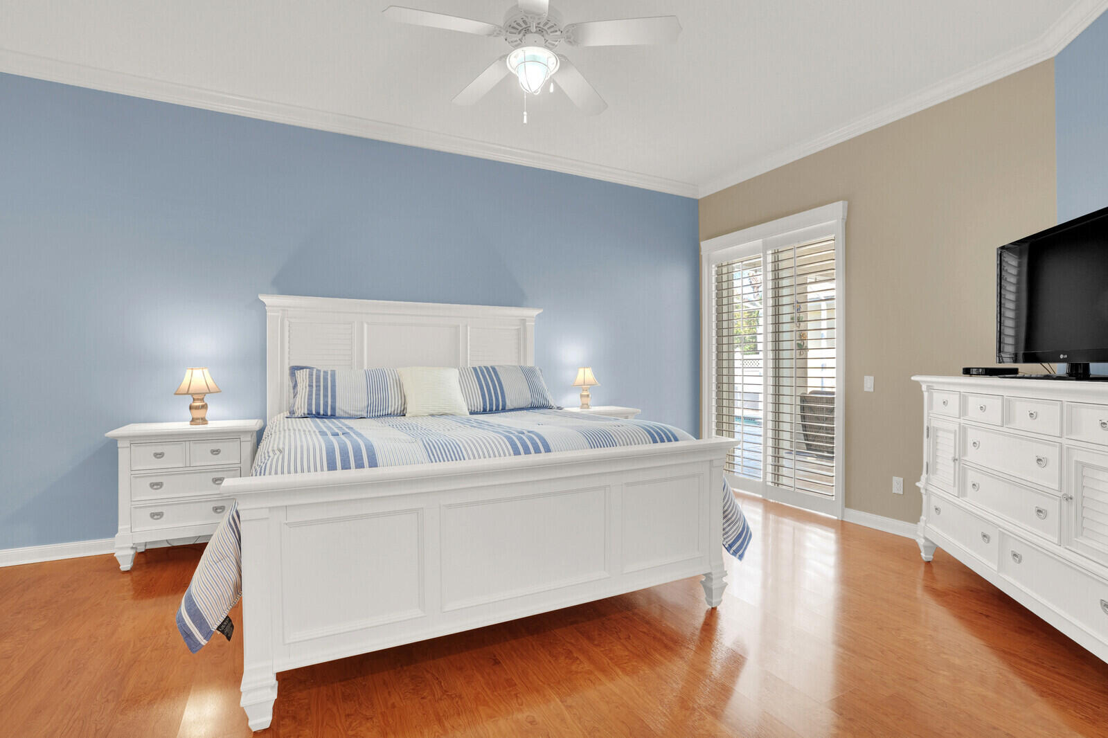 2688 East Community Drive Jupiter, FL 33458 - Photo 24 of 50 a living room with a bed furniture and flat screen tv