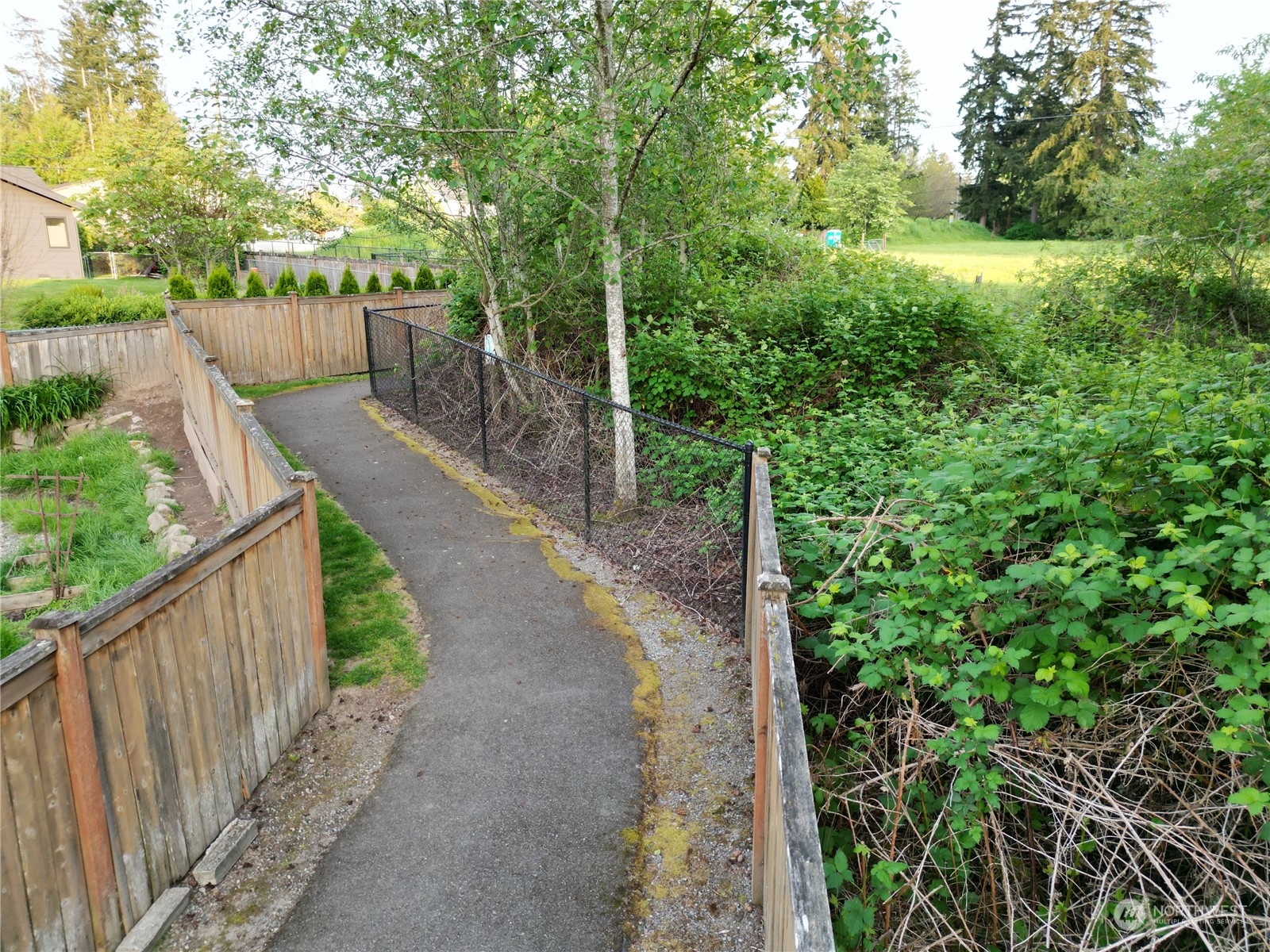 8634 Northeast 201st Place Bothell, WA 98011 - Photo 37 of 40 Gallery Image 37