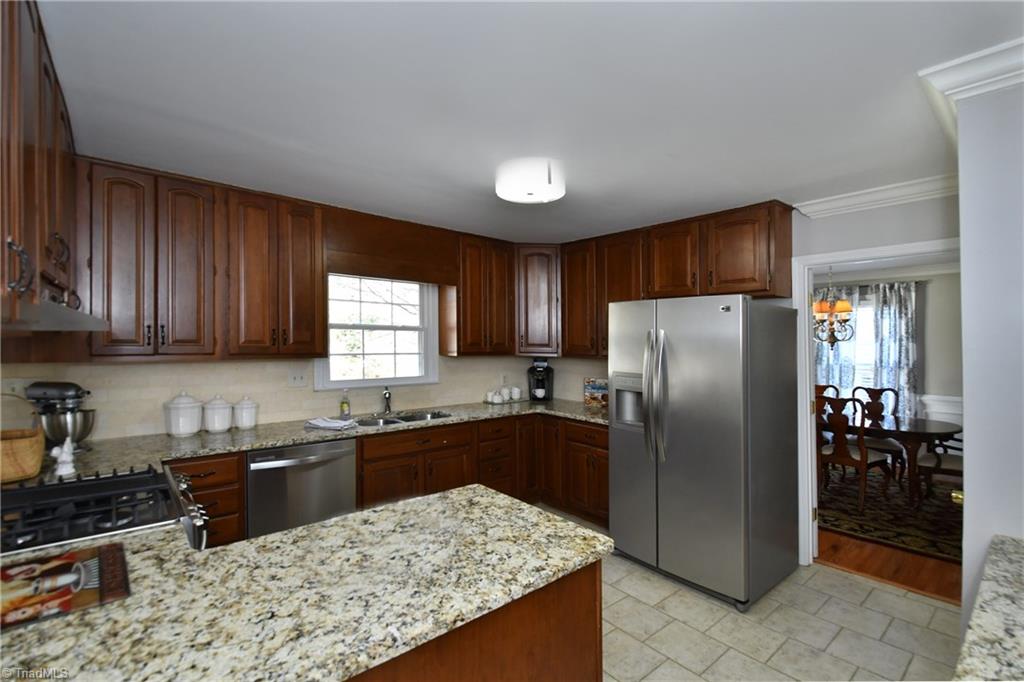 145 Bickerstaff Road Clemmons, NC 27012 - Photo 7 of 28 Kitchen has gas range