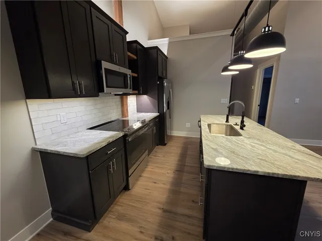 $2,250 | 100 Buckley Road, Salina, NY 13088