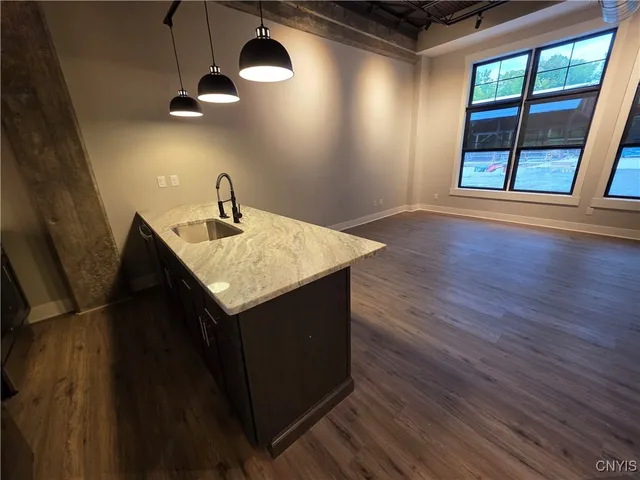 $2,250 | 100 Buckley Road, Salina, NY 13088