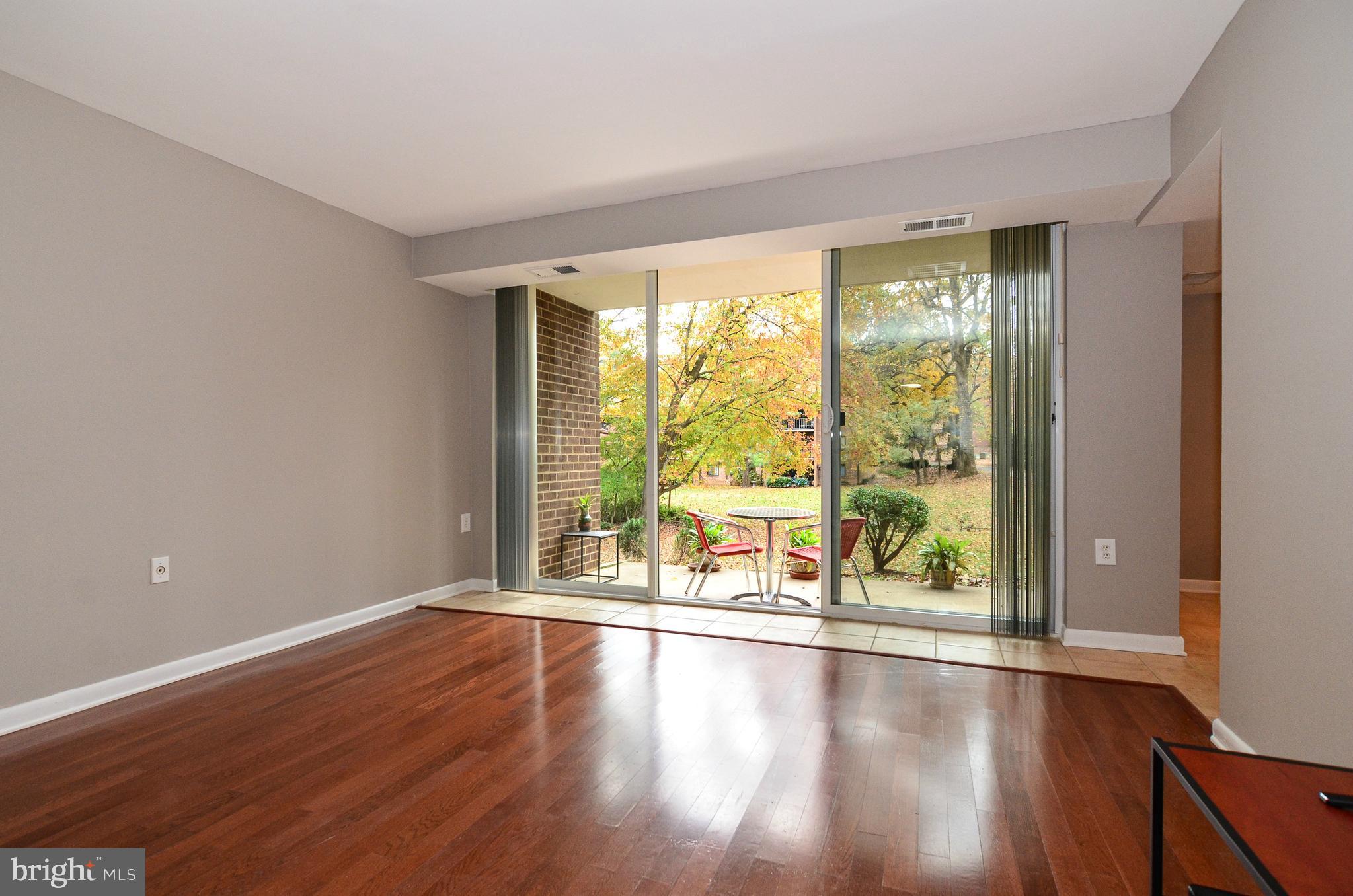 1406 Northgate Square, Unit 1A Reston, VA 20190 - Photo 13 of 38 Living Room