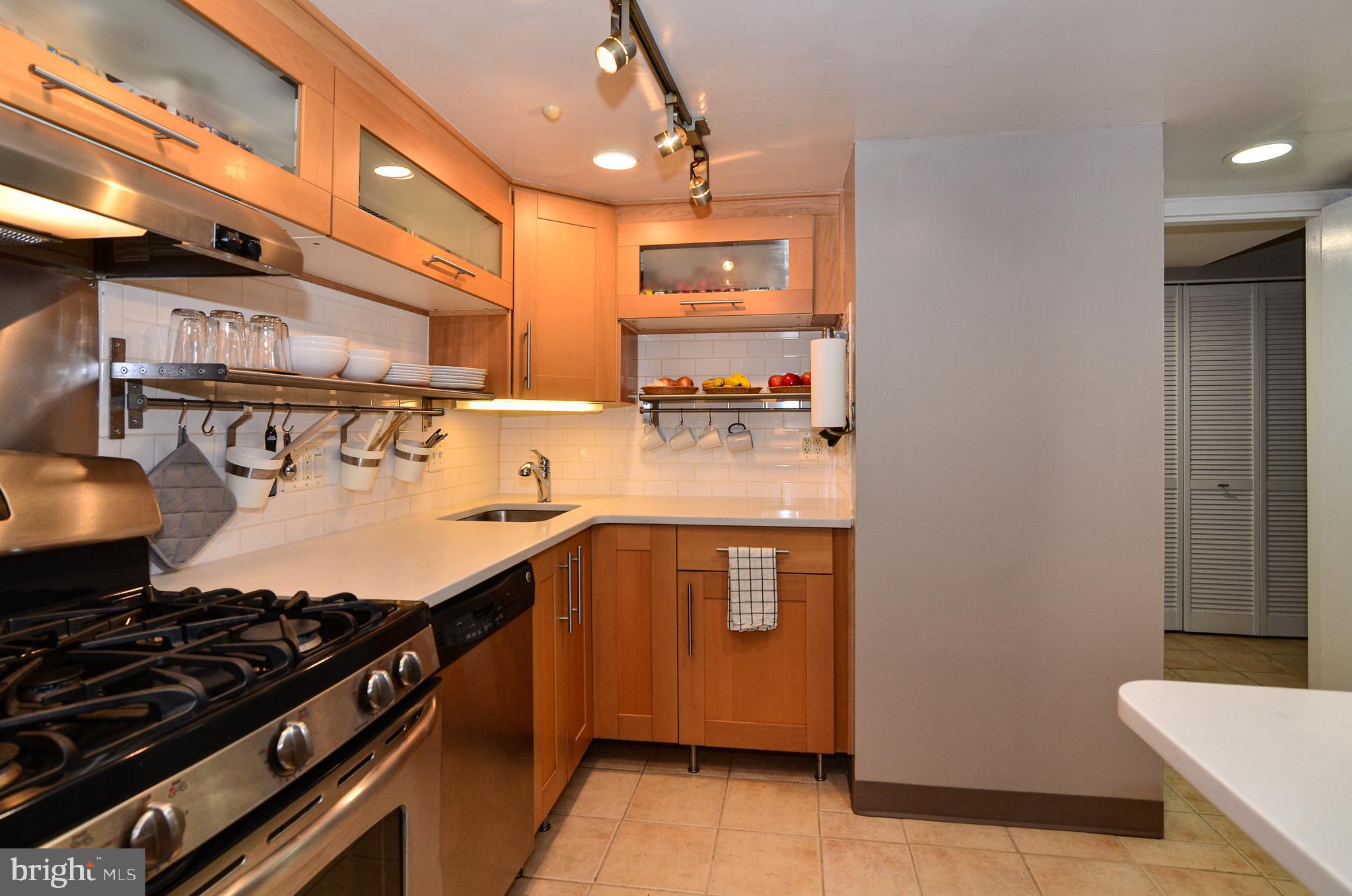 1406 Northgate Square, Unit 1A Reston, VA 20190 - Photo 6 of 38 Updated kitchen