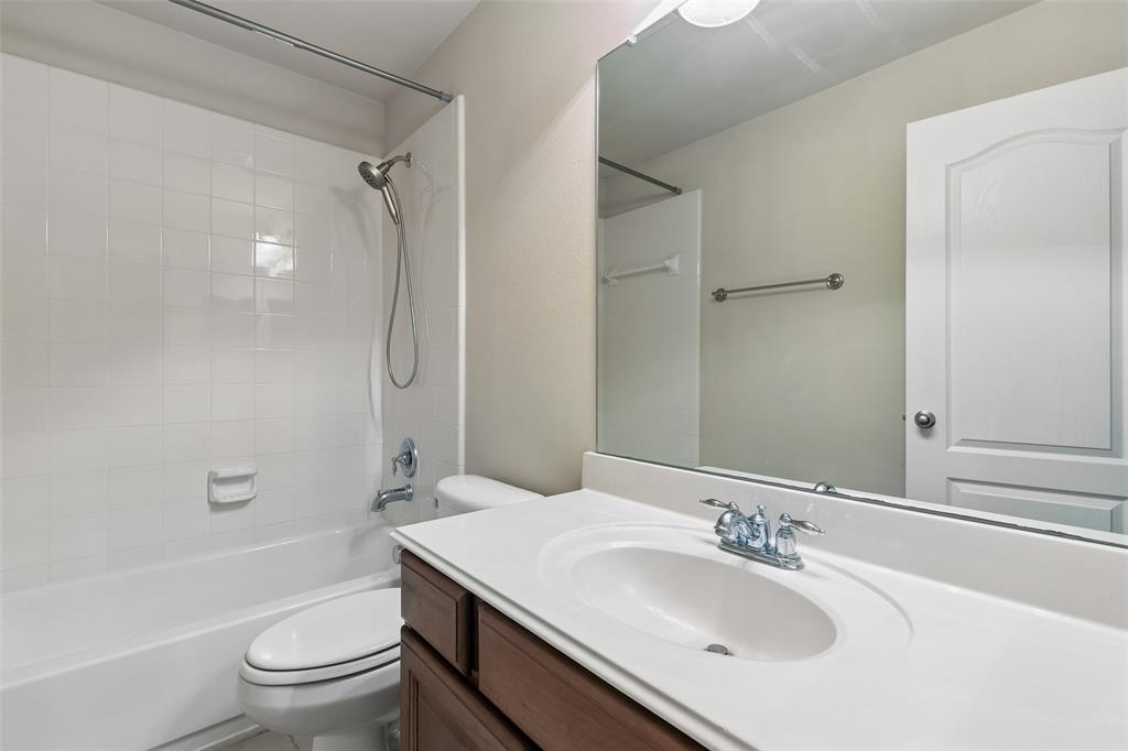 295 Stone Ridge Drive Sunnyvale, TX 75182 - Photo 29 of 38 Full bathroom lvl 2