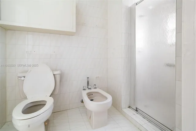 a view of empty room with wooden floor and ceiling fan
