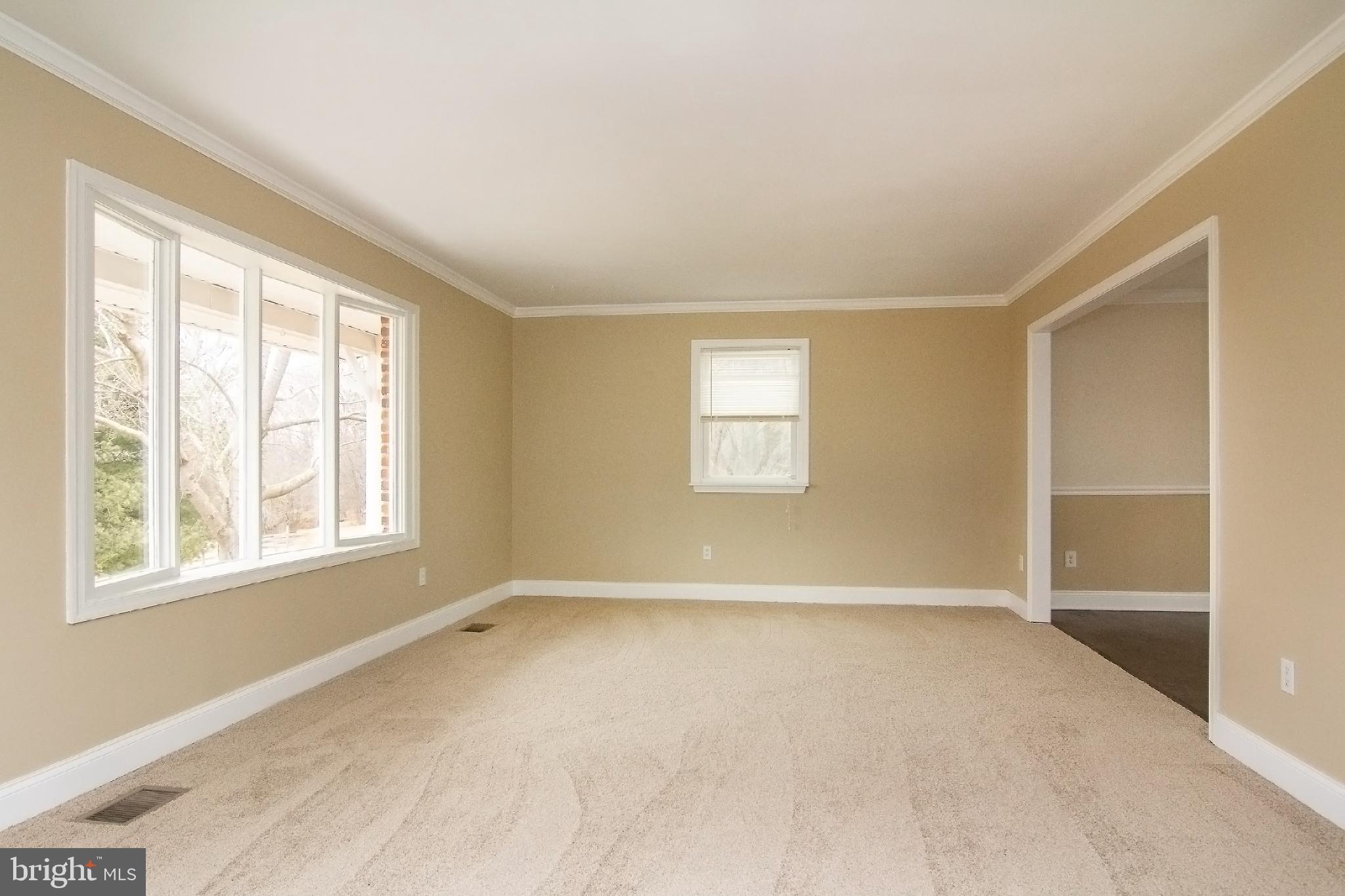 2323 Gillis Road Mount Airy, MD 21771 - Photo 13 of 31 Living Room