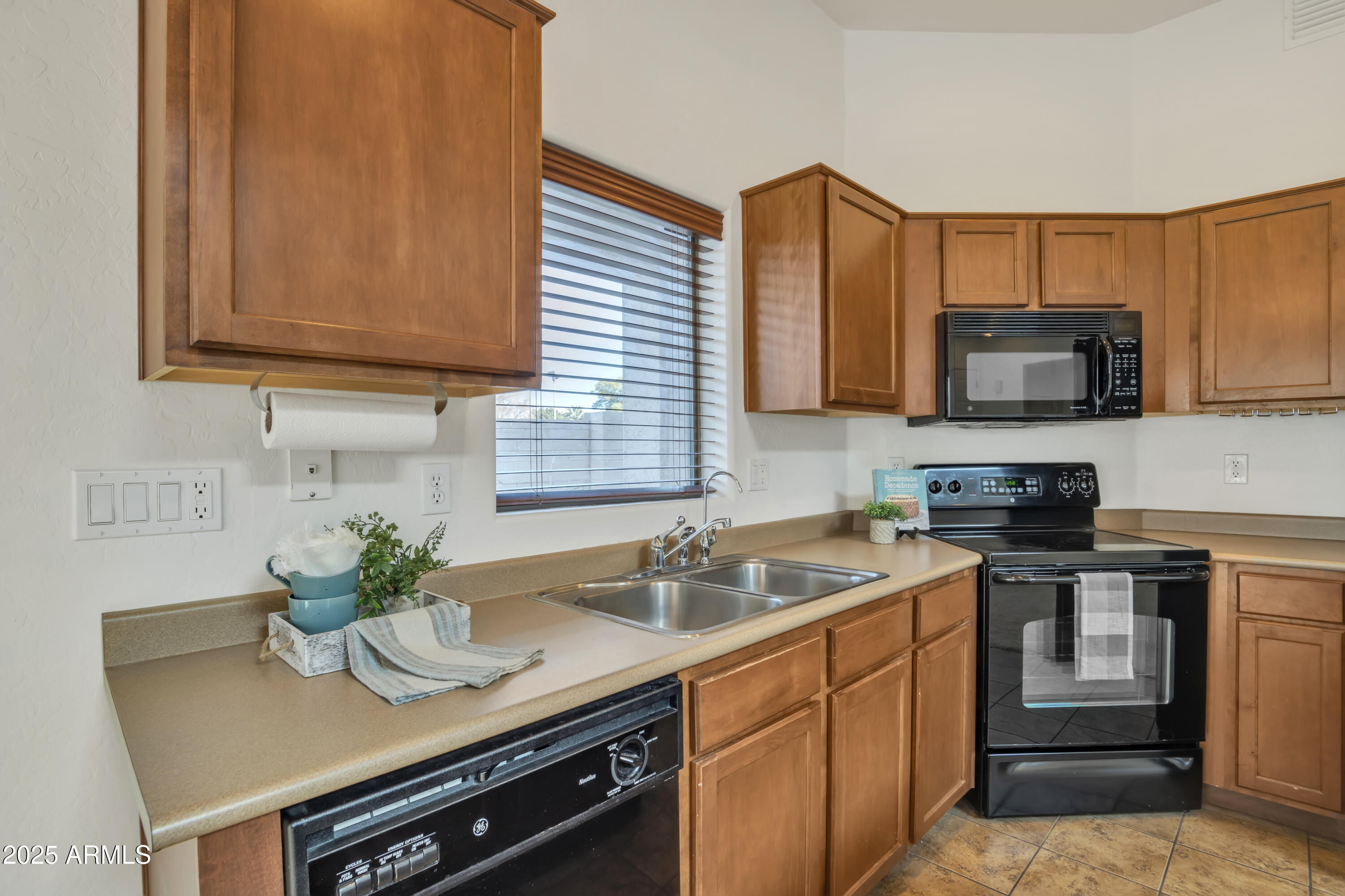 544 North Alma School Road, Unit 9 Mesa, AZ 85201 - Photo 11 of 38 7_019_a4m_nk