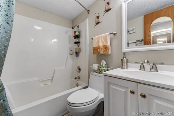 $184,500 | 291 Southwood Shores Place, Unit 3D, Lake Ozark, MO 65049