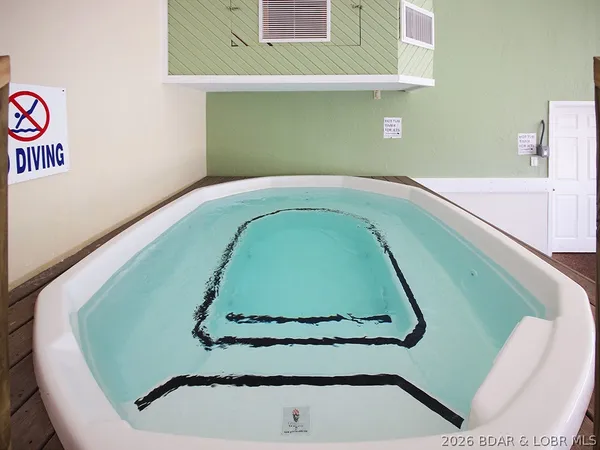 $184,500 | 291 Southwood Shores Place, Unit 3D, Lake Ozark, MO 65049