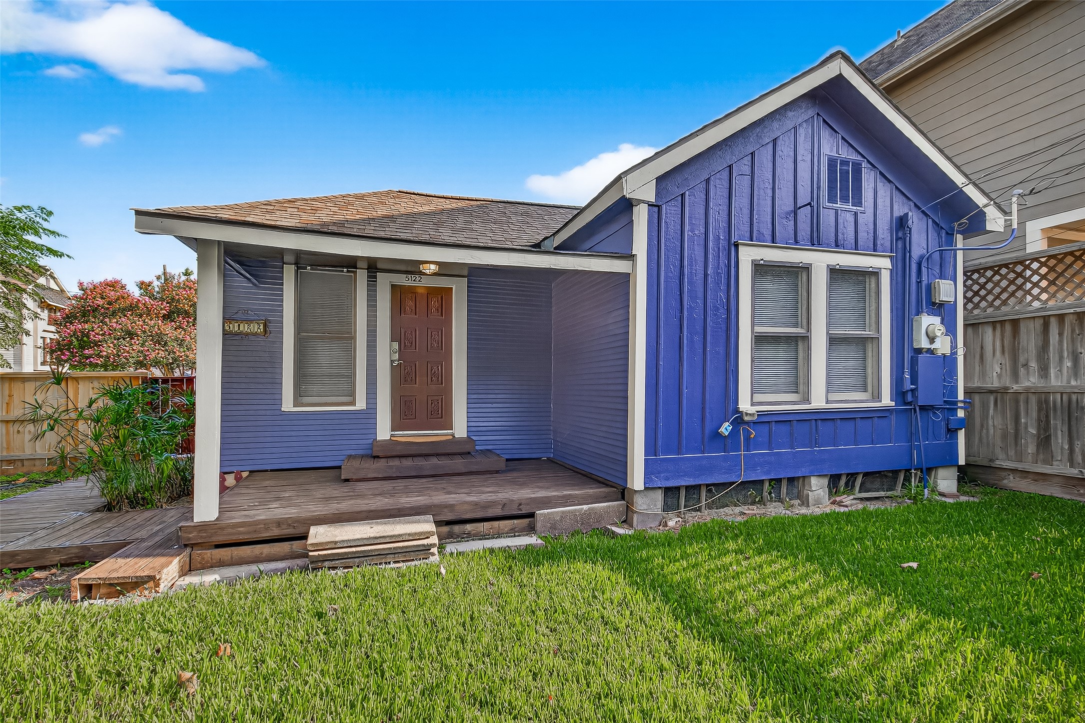 5122 Larkin Street Houston, TX 77007 - Photo 1 of 28 A sweet little cottage awaits!