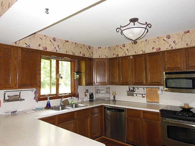 9227 Summerfield Road Temperance, MI 48182 - Photo 11 of 20 20366513-10.JPG