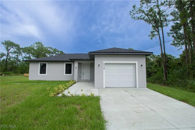$289,900 | 8038 Rolling Circle, LaBelle, FL 33935