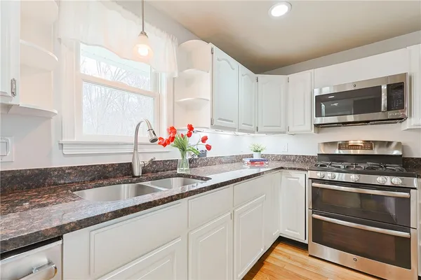 $525,000 | 40 Forestdale Drive, Cumberland, RI 02864