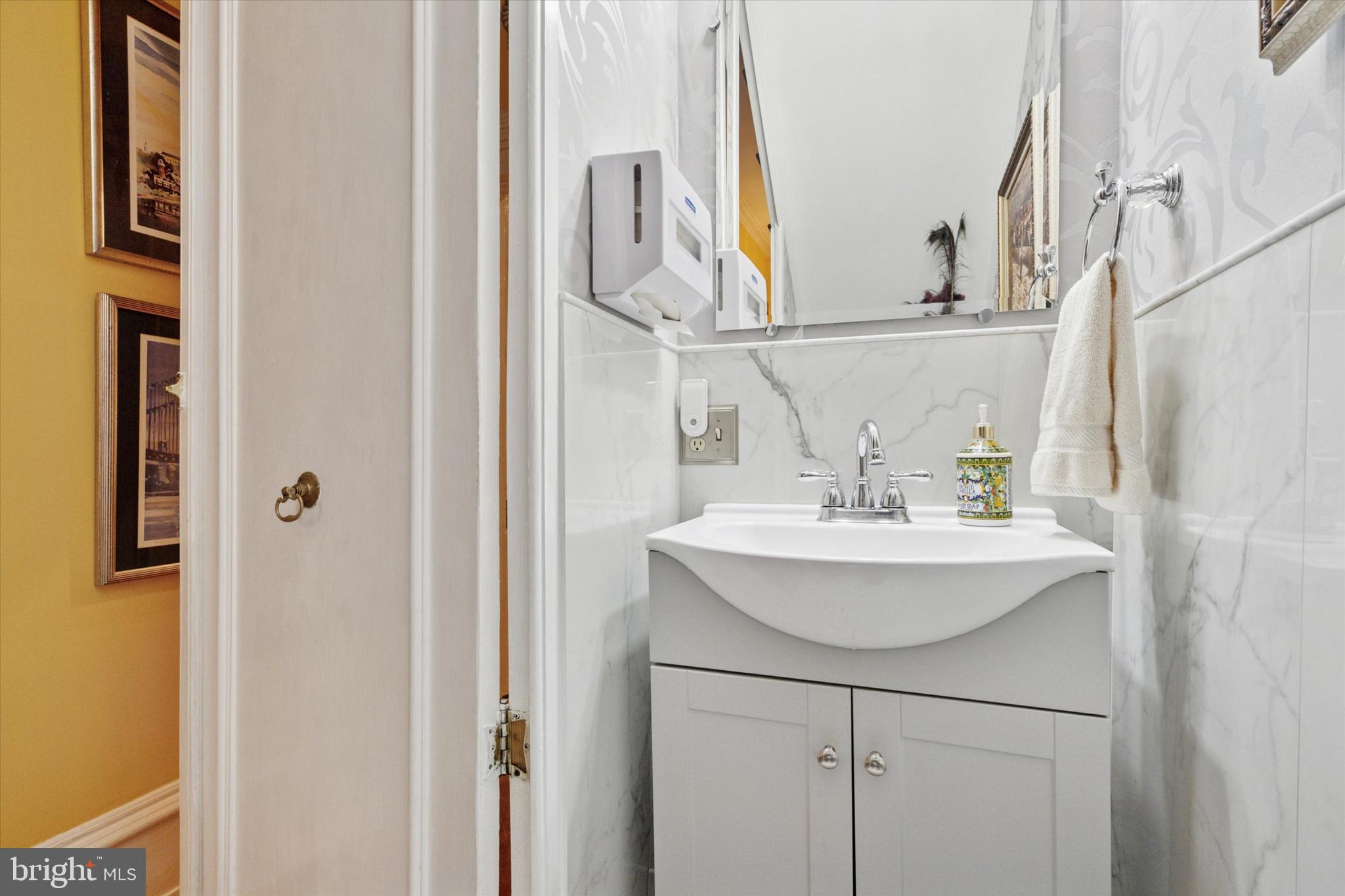 168 Gay Street Philadelphia, PA 19127 - Photo 13 of 49 First floor powder room