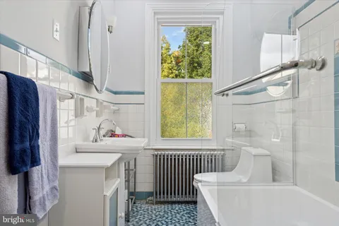 $825,000 | 168 Gay Street, Philadelphia, PA 19127