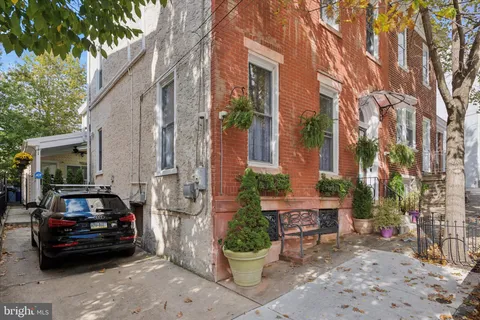 $825,000 | 168 Gay Street, Philadelphia, PA 19127