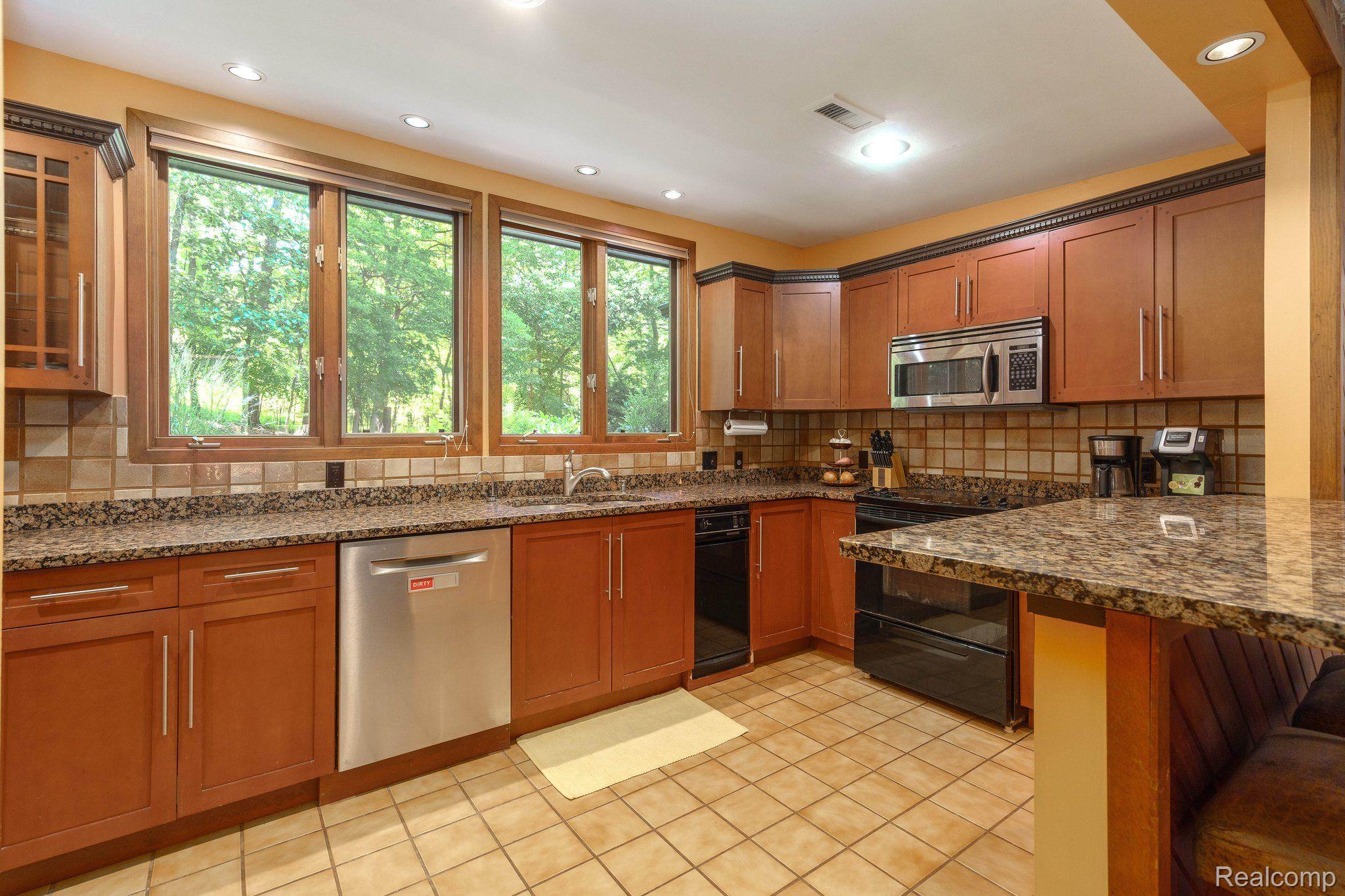 1375 Dutton Road Rochester, MI 48306 - Photo 28 of 55 Gallery Image 28