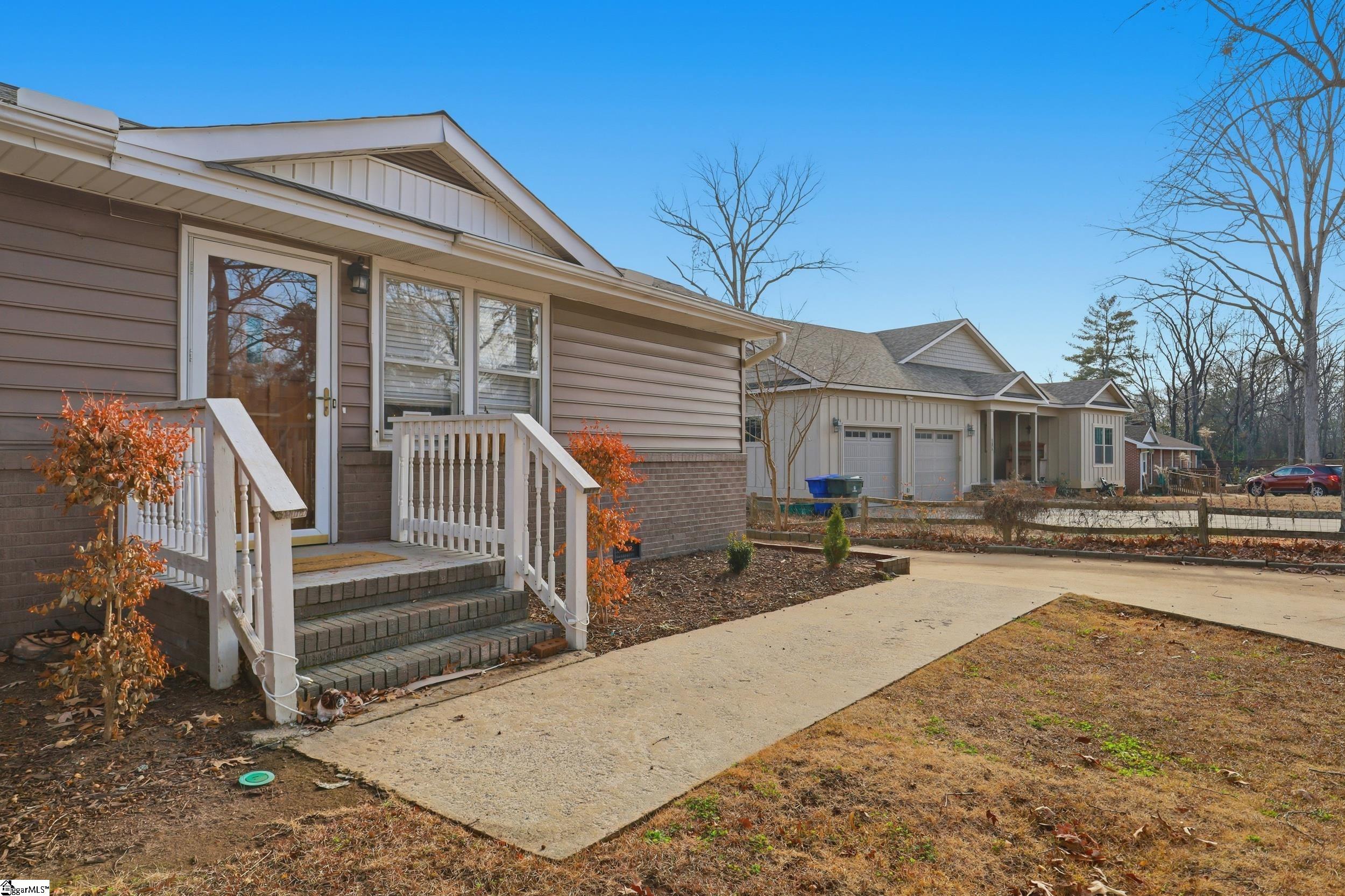 103 Fairlane Circle Greenville, SC 29607 - Photo 2 of 18