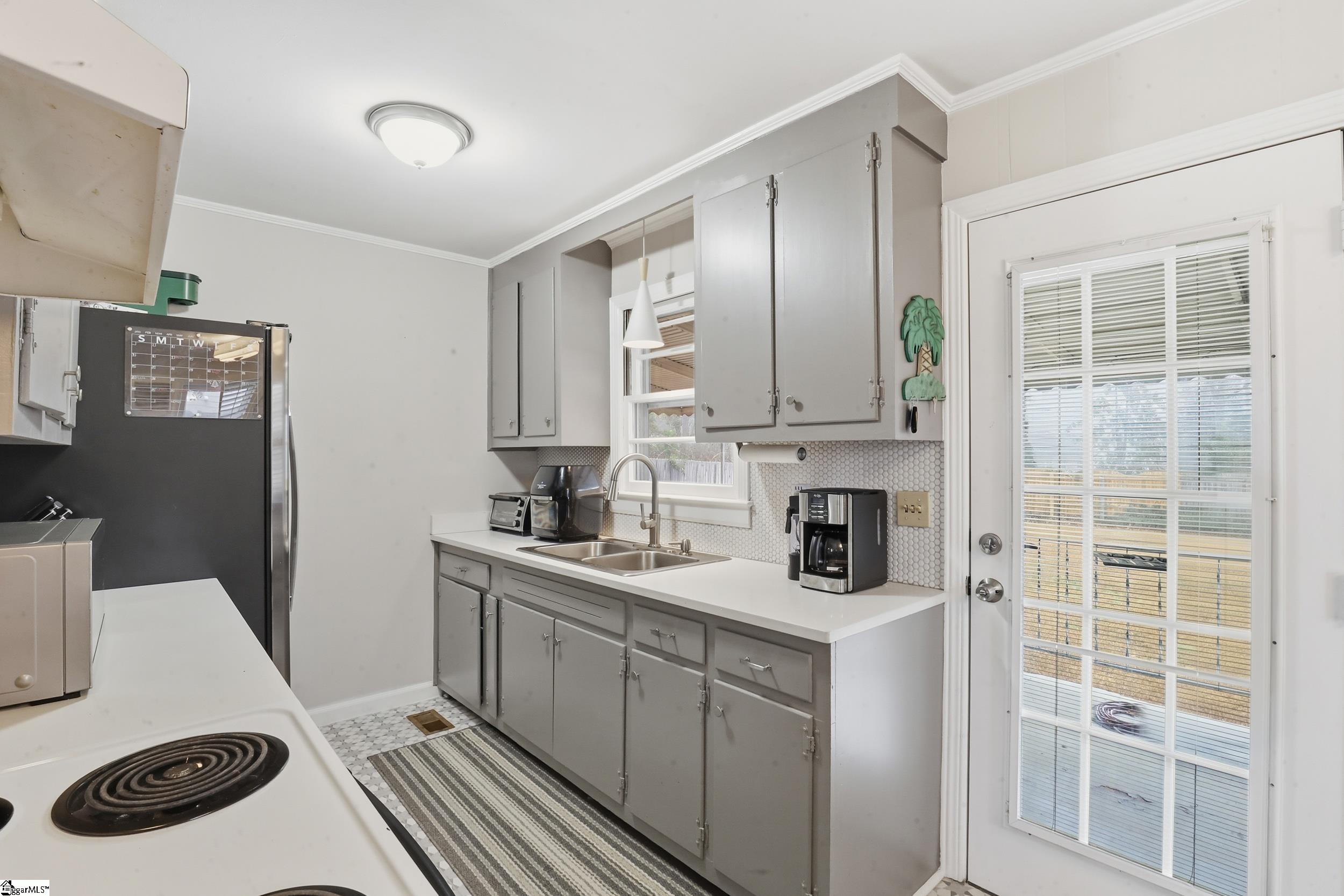 103 Fairlane Circle Greenville, SC 29607 - Photo 7 of 18