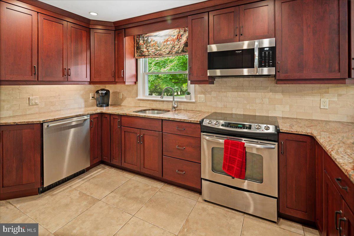 119 Lawrenceville Pennington Road Lawrenceville, NJ 08648 - Photo 2 of 45