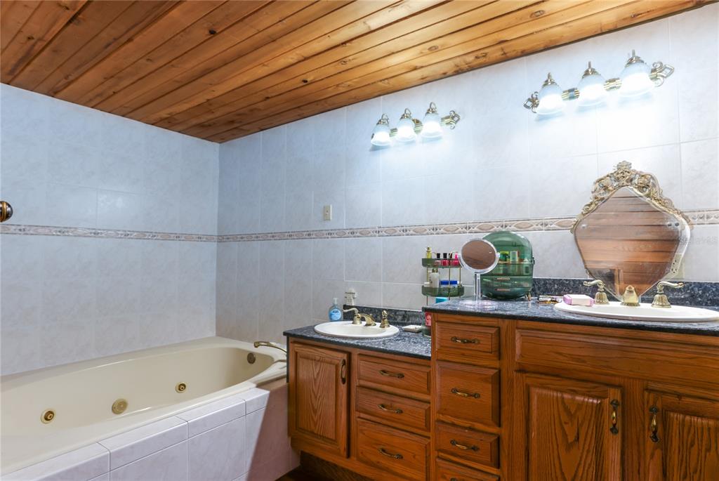 6892 Swain Road Sorrento, FL 32776 - Photo 15 of 57