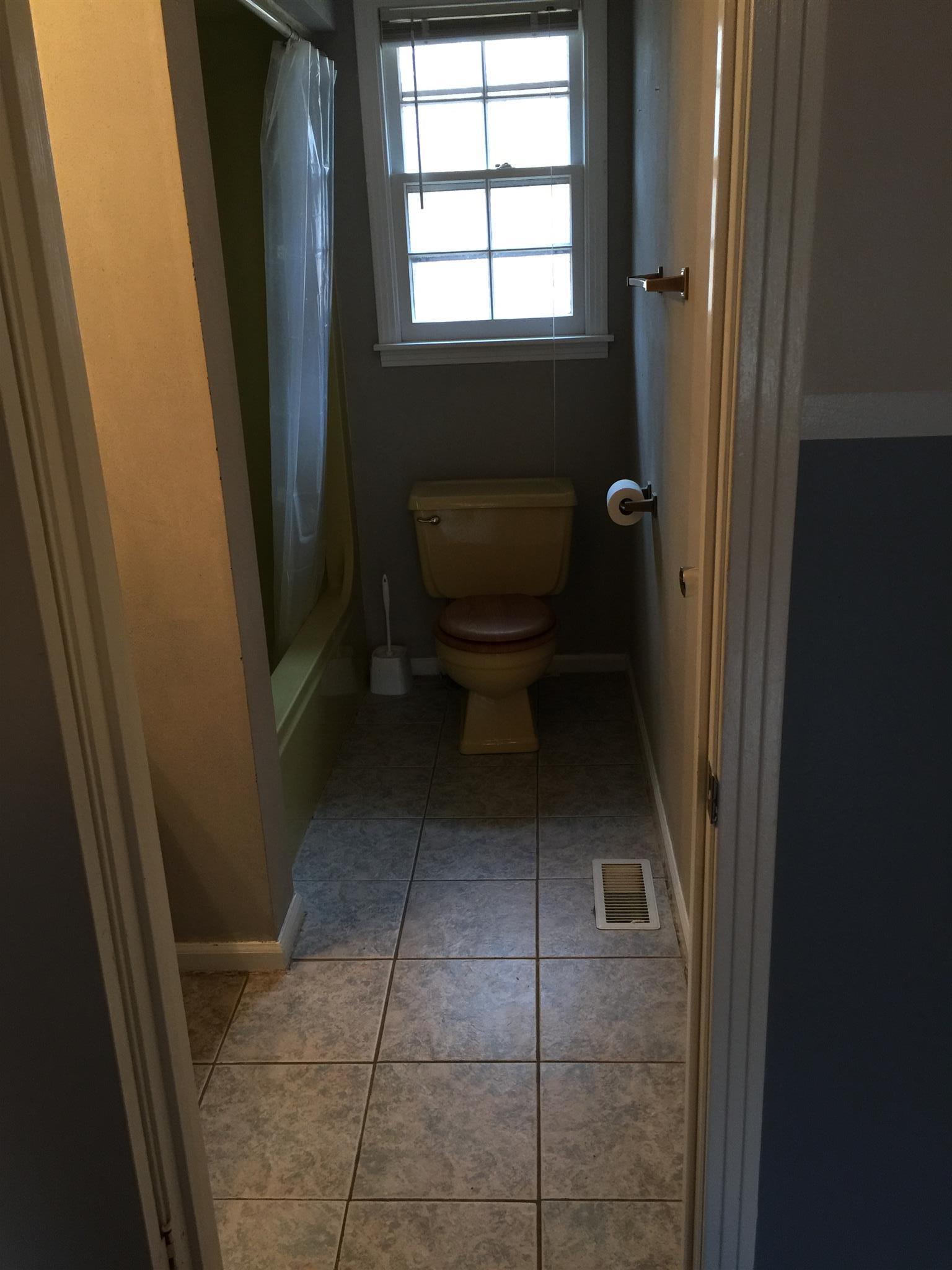 615 Bryan Road Clarksville, TN 37043 - Photo 13 of 22 a bathroom with a toilet