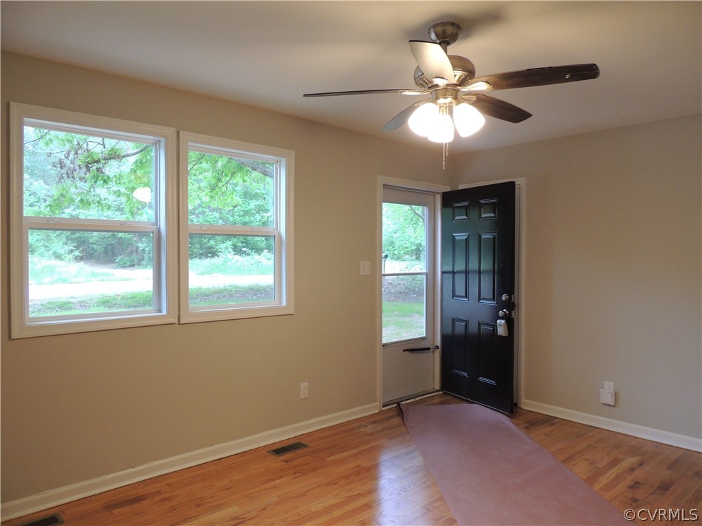 12212 Spiceley Road Ford, VA 23850 - Photo 3 of 18 LIVING ROOM